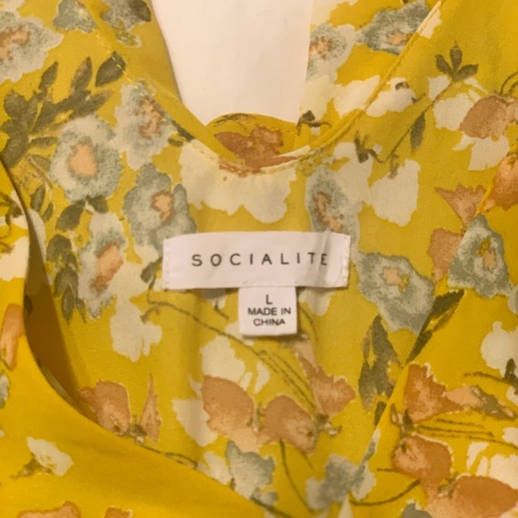 Sunny & Bright Floral Print Ruffle Dress - Picture 3 of 6